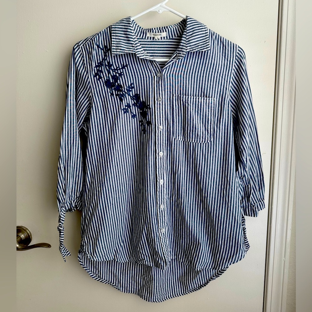 Maurice’s blue and white striped long sleeve women’s blouse size small